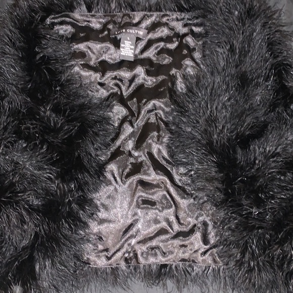 Love culture vests top black large - Picture 2 of 3